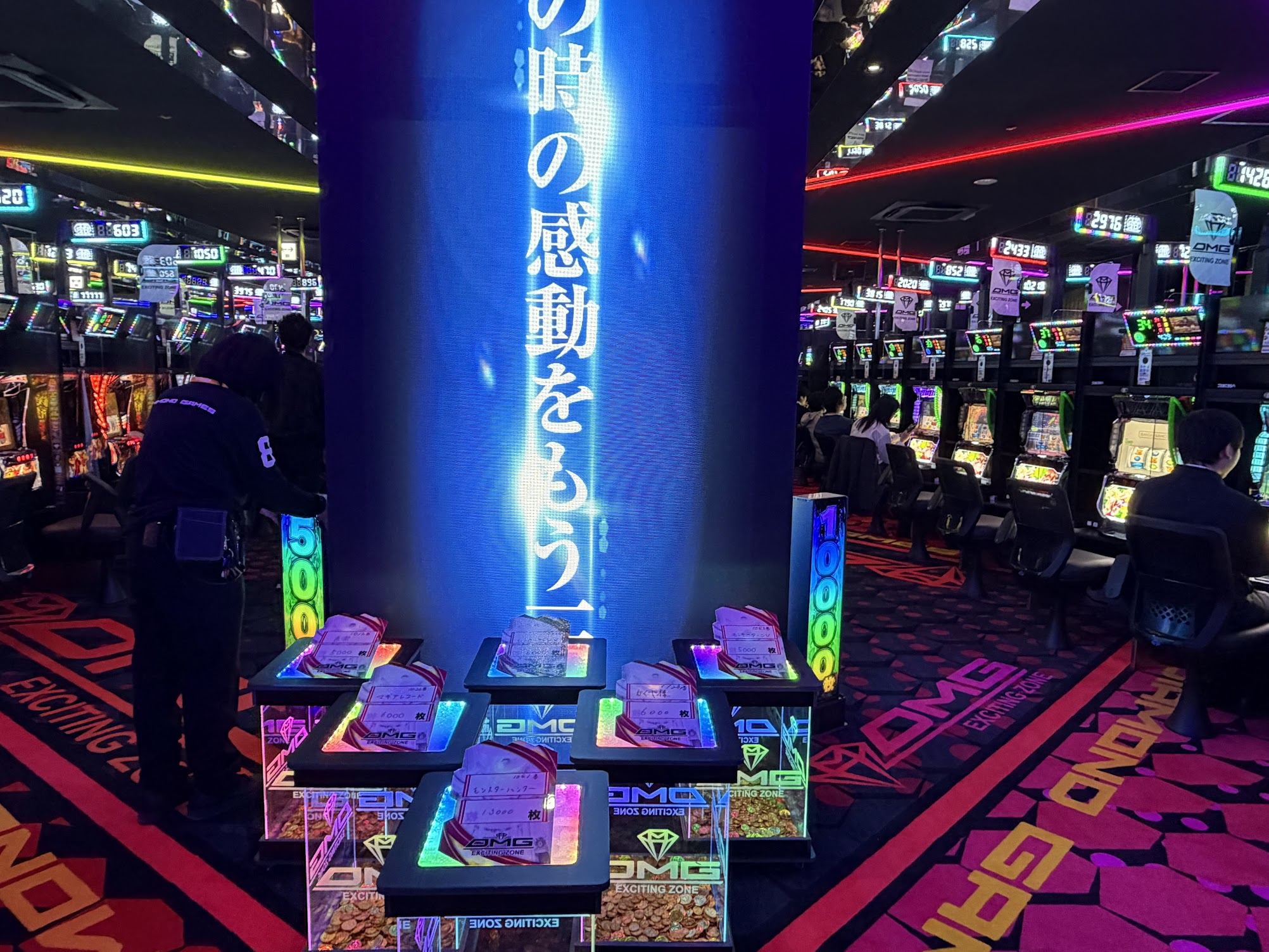 ＤＭＧ ダイヤモンドゲームズ - パチスロ遊技台の様子