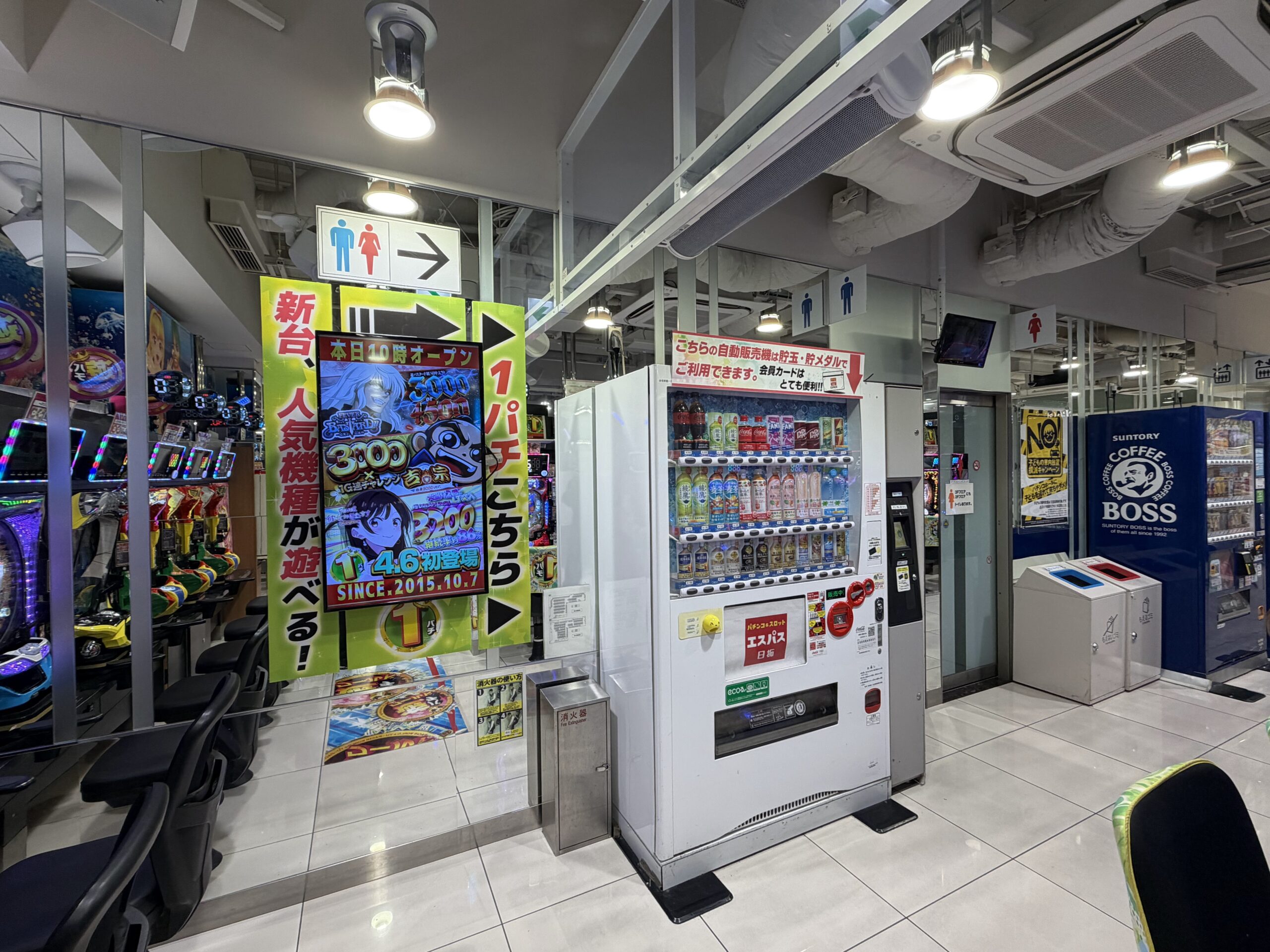 エスパス日拓赤坂見附駅前店 - 休憩スペースと喫煙エリアの様子