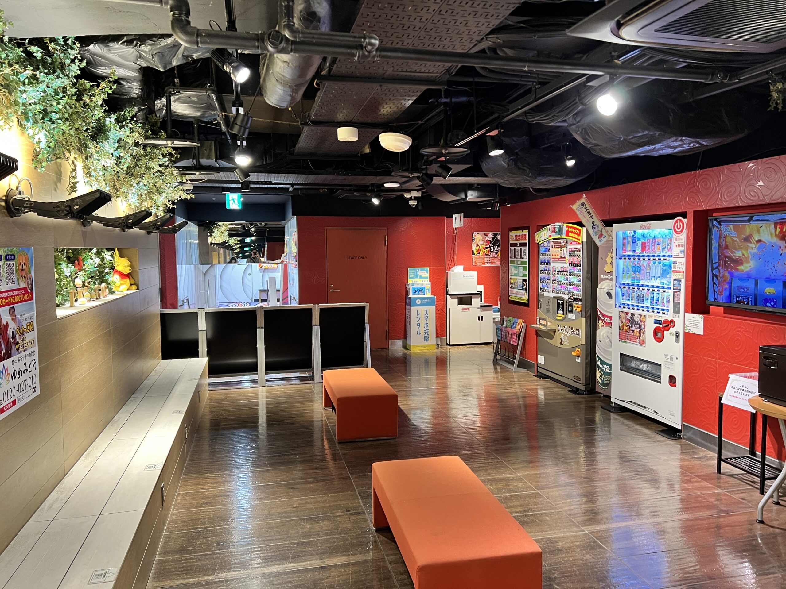 プレゴ池袋南口店 - 休憩スペースと喫煙エリアの様子